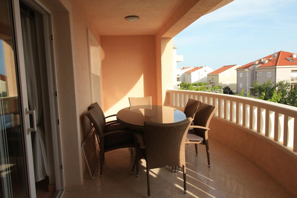 Apartment Dalmatien Traumhaus Макарска Екстериор снимка