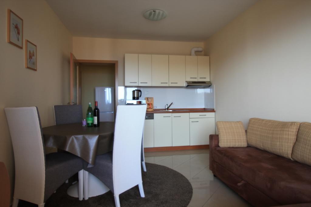 Apartment Dalmatien Traumhaus Макарска Екстериор снимка