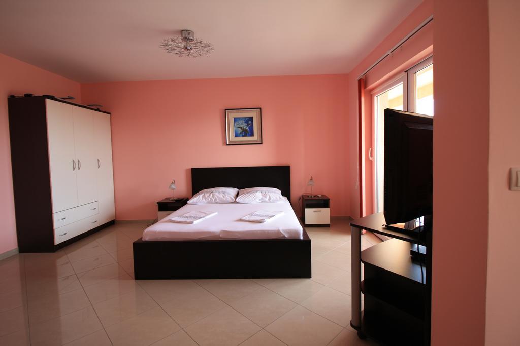 Apartment Dalmatien Traumhaus Макарска Екстериор снимка