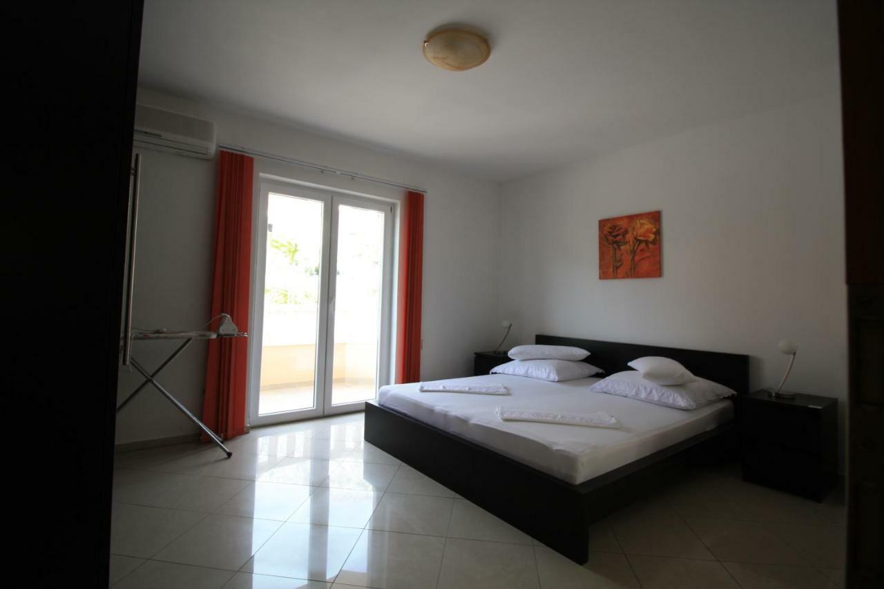 Apartment Dalmatien Traumhaus Макарска Екстериор снимка